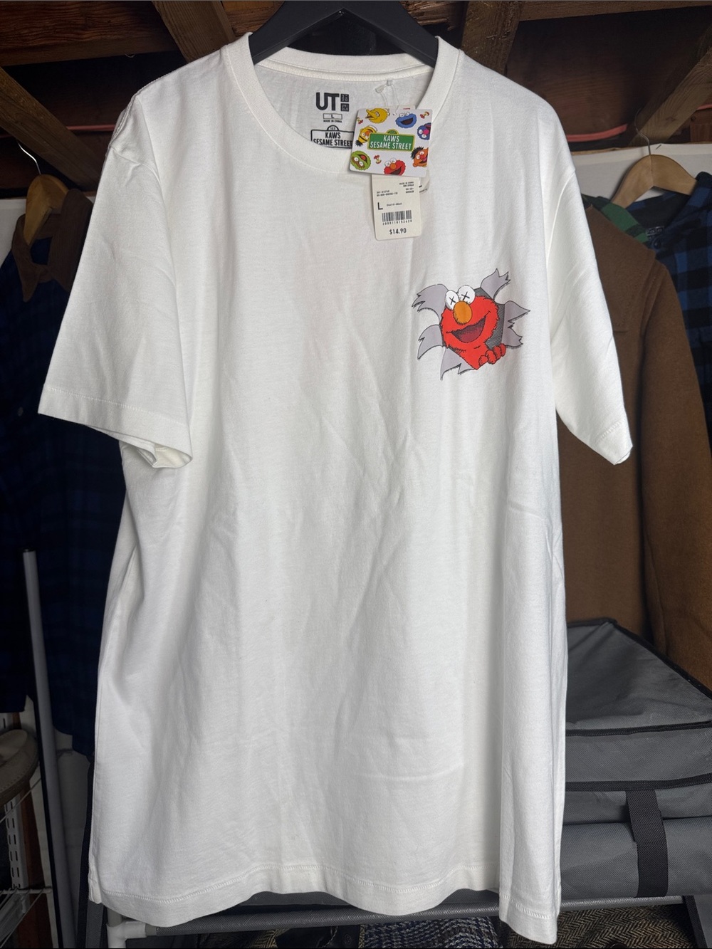Uniqlo White Short Sleeve T‑Shirt with Red Elmo Chest Graphic